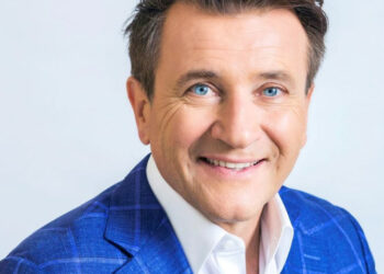 Robert Herjavec Net worth, Earnings & Properties
