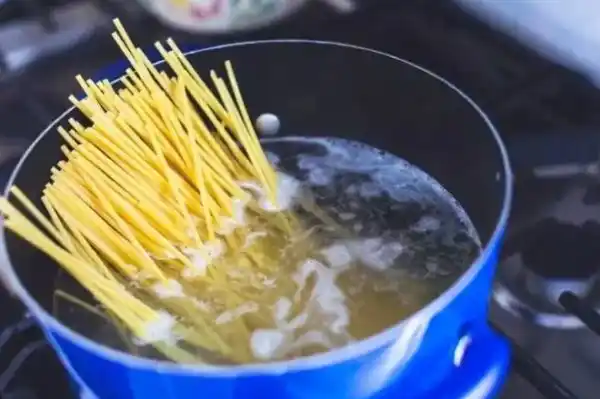 5 clever ways to use your pasta water