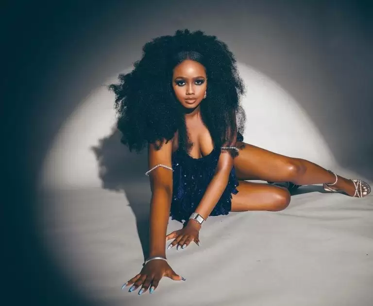 DOWNLOAD Abigail Chams – Falling in Love mp3