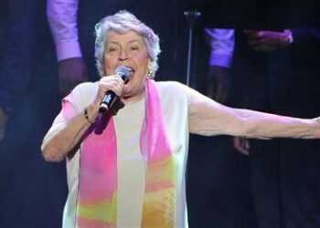 Helen Reddy Net Worth; How Rich is Helen Reddy?